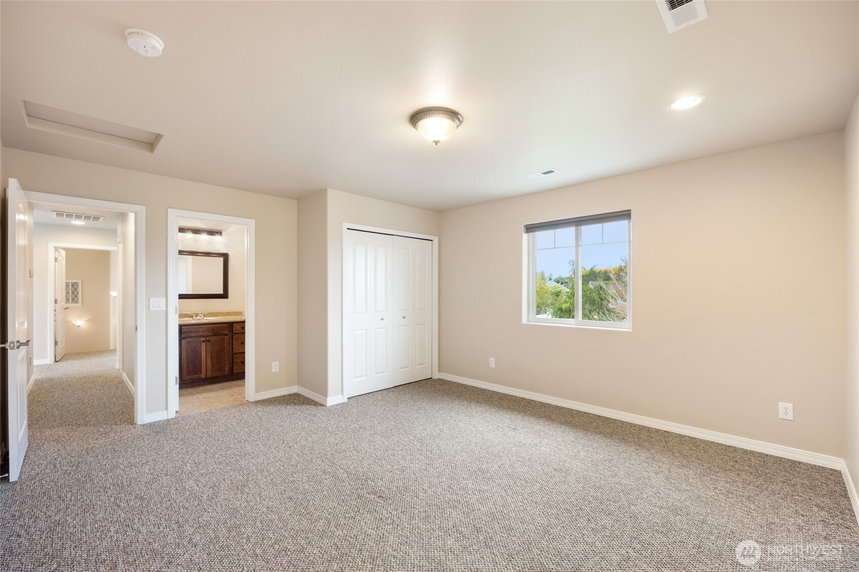 8261 Diamond Point Circle NE, Moses Lake, WA 98837