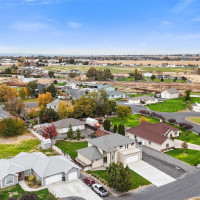 8261 Diamond Point Circle NE, Moses Lake, WA 98837
