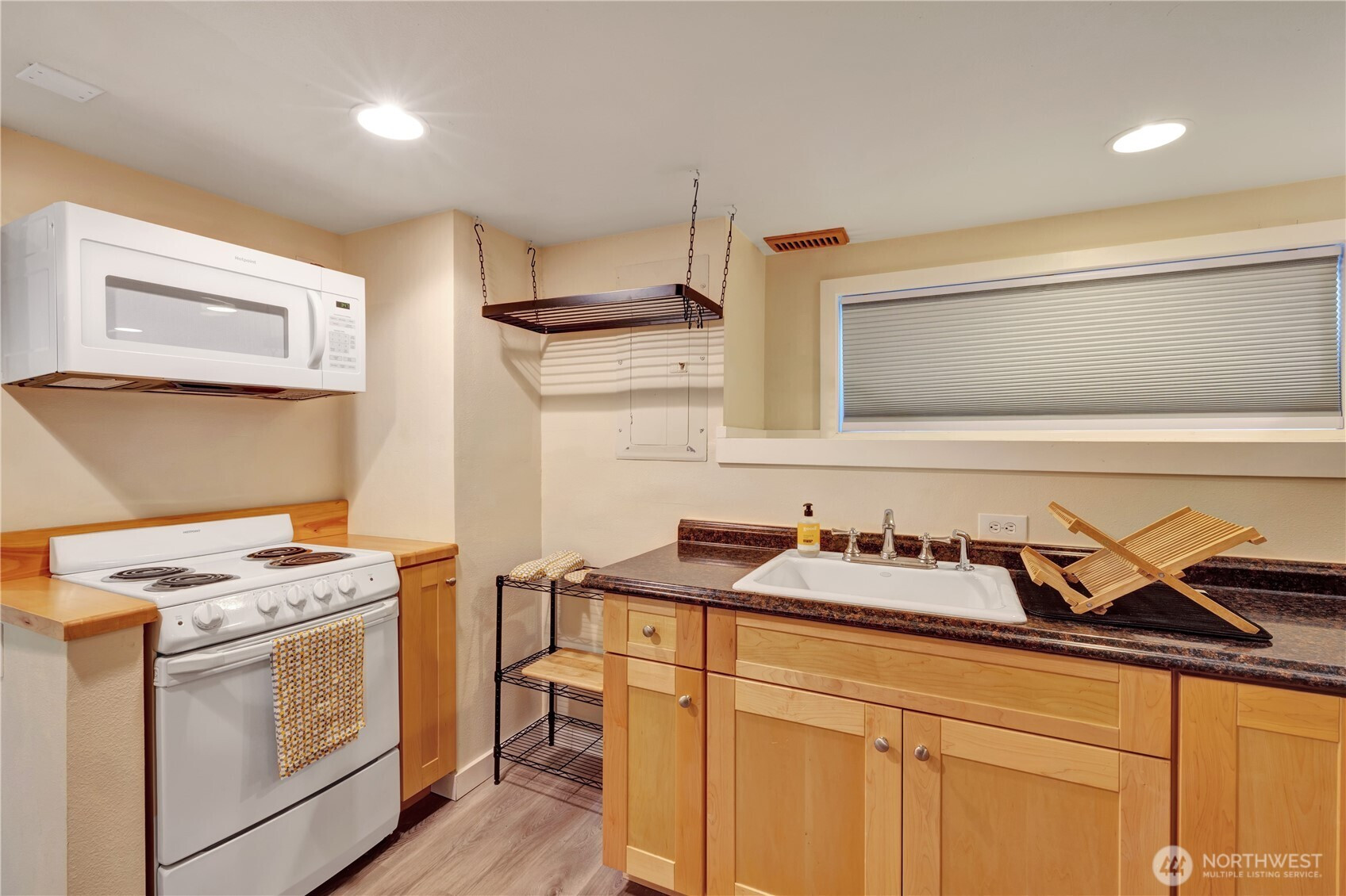 7911 5th Avenue NE, Seattle, WA 98115