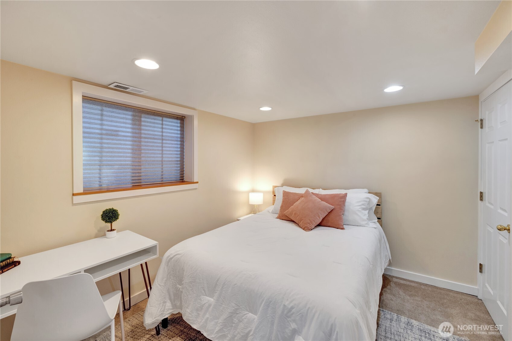 7911 5th Avenue NE, Seattle, WA 98115