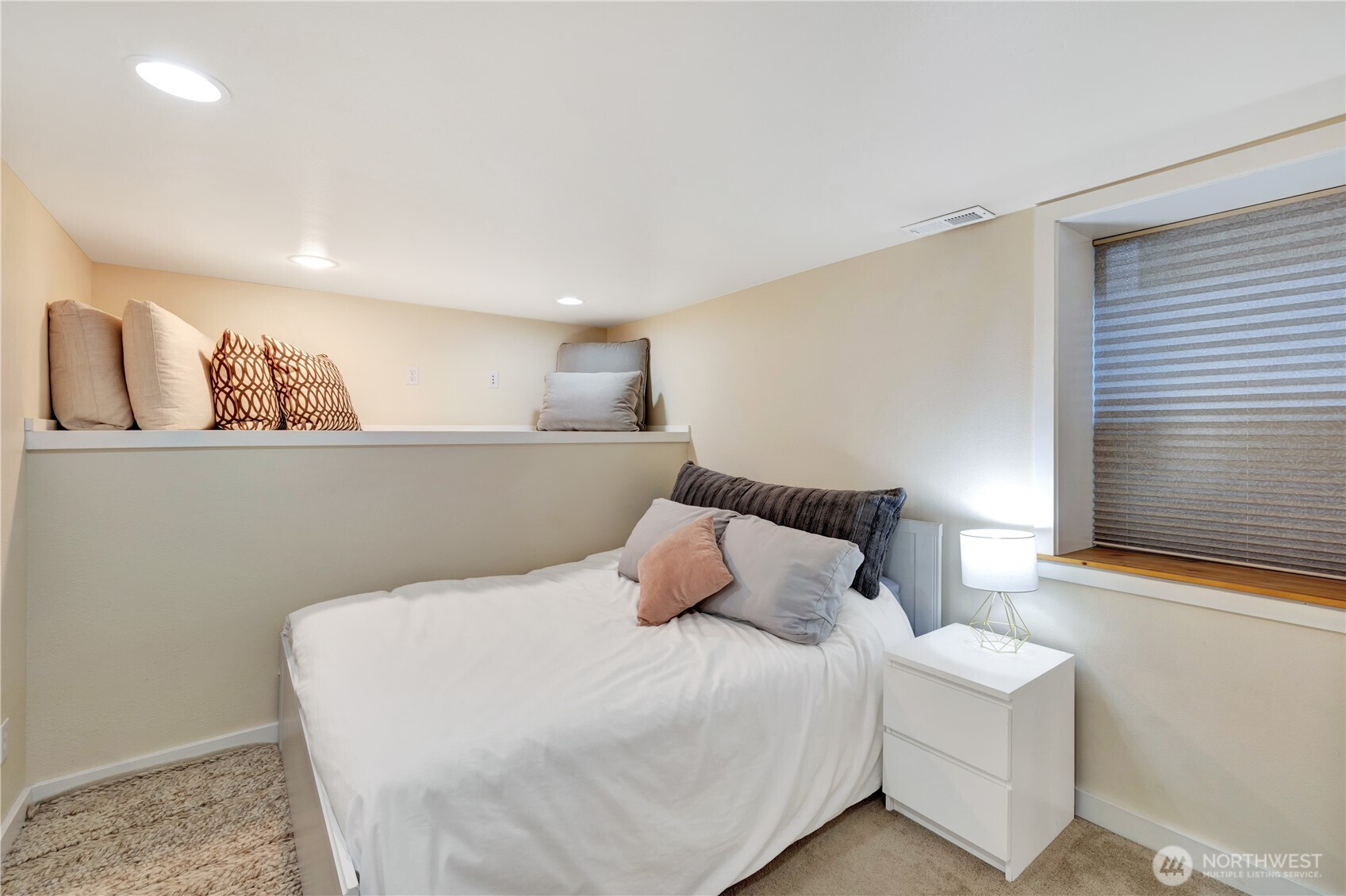 7911 5th Avenue NE, Seattle, WA 98115