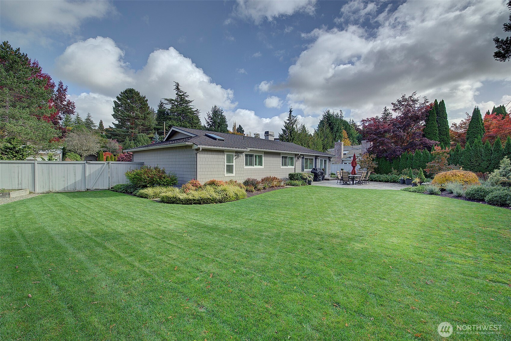 8711 NE 11th Street, Medina, WA 98039