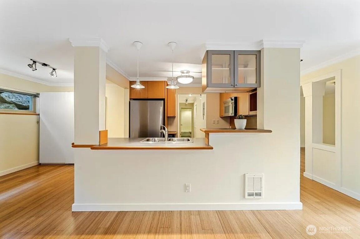 732 11th Avenue E, Seattle, WA 98102