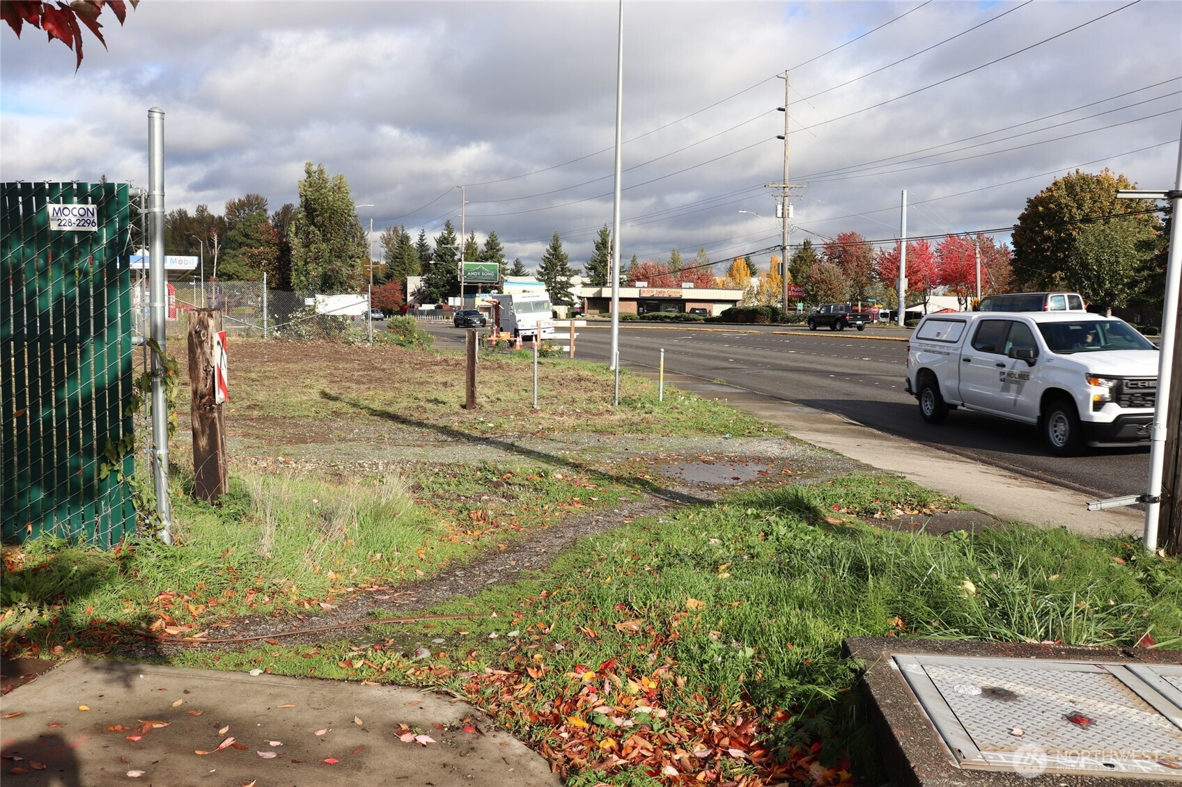 23809 West Valley Hwy S, Kent, WA 98032