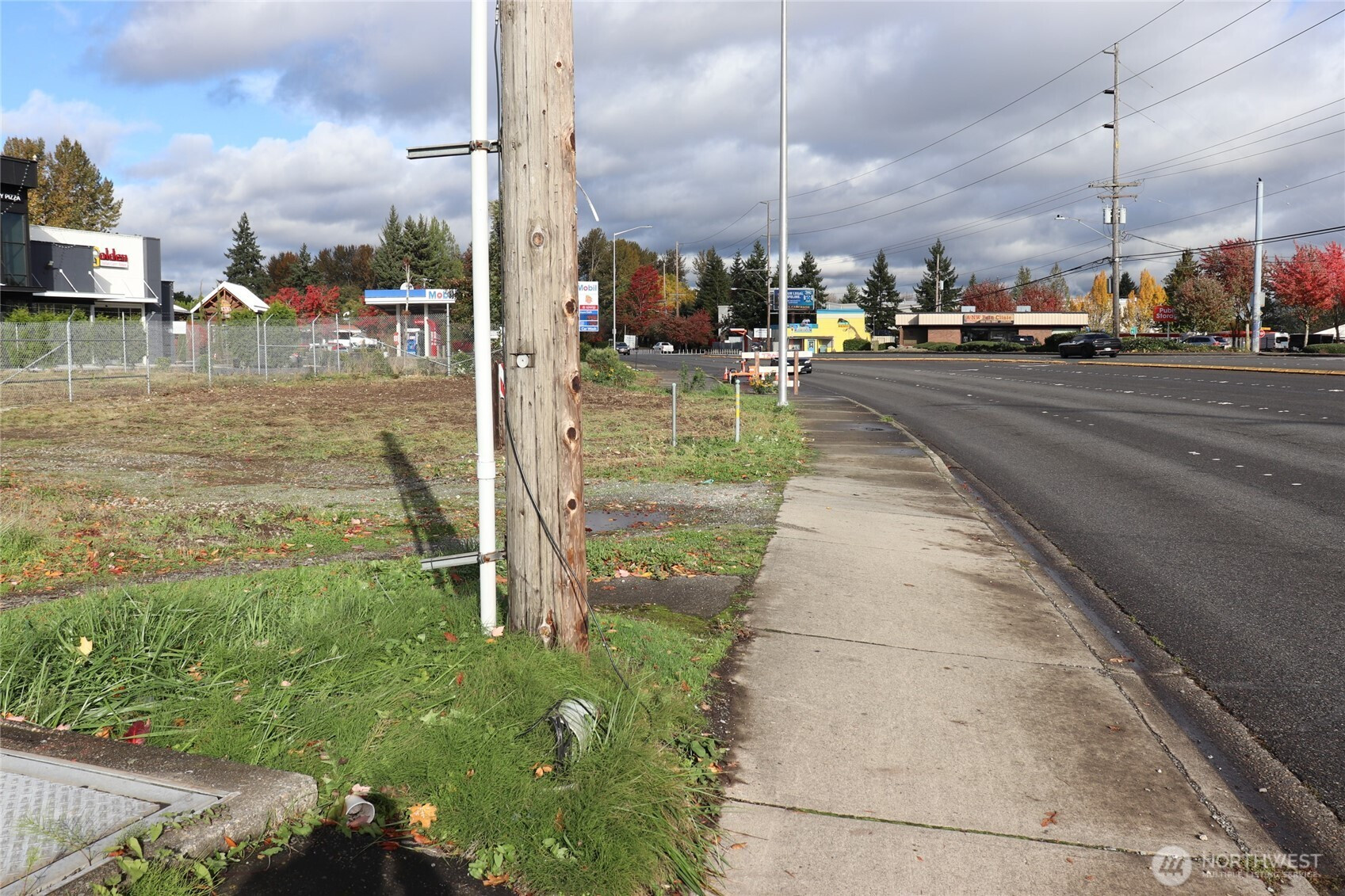 23809 West Valley Hwy S, Kent, WA 98032