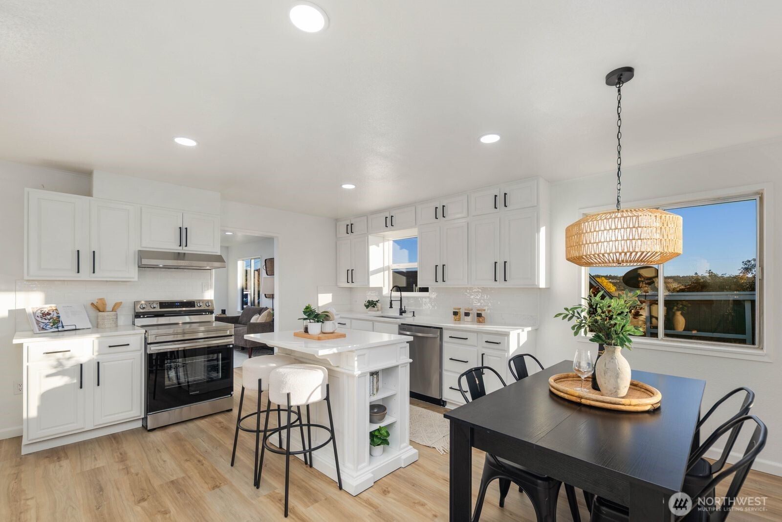 1011 Ironsides Avenue, Bremerton, WA 98310