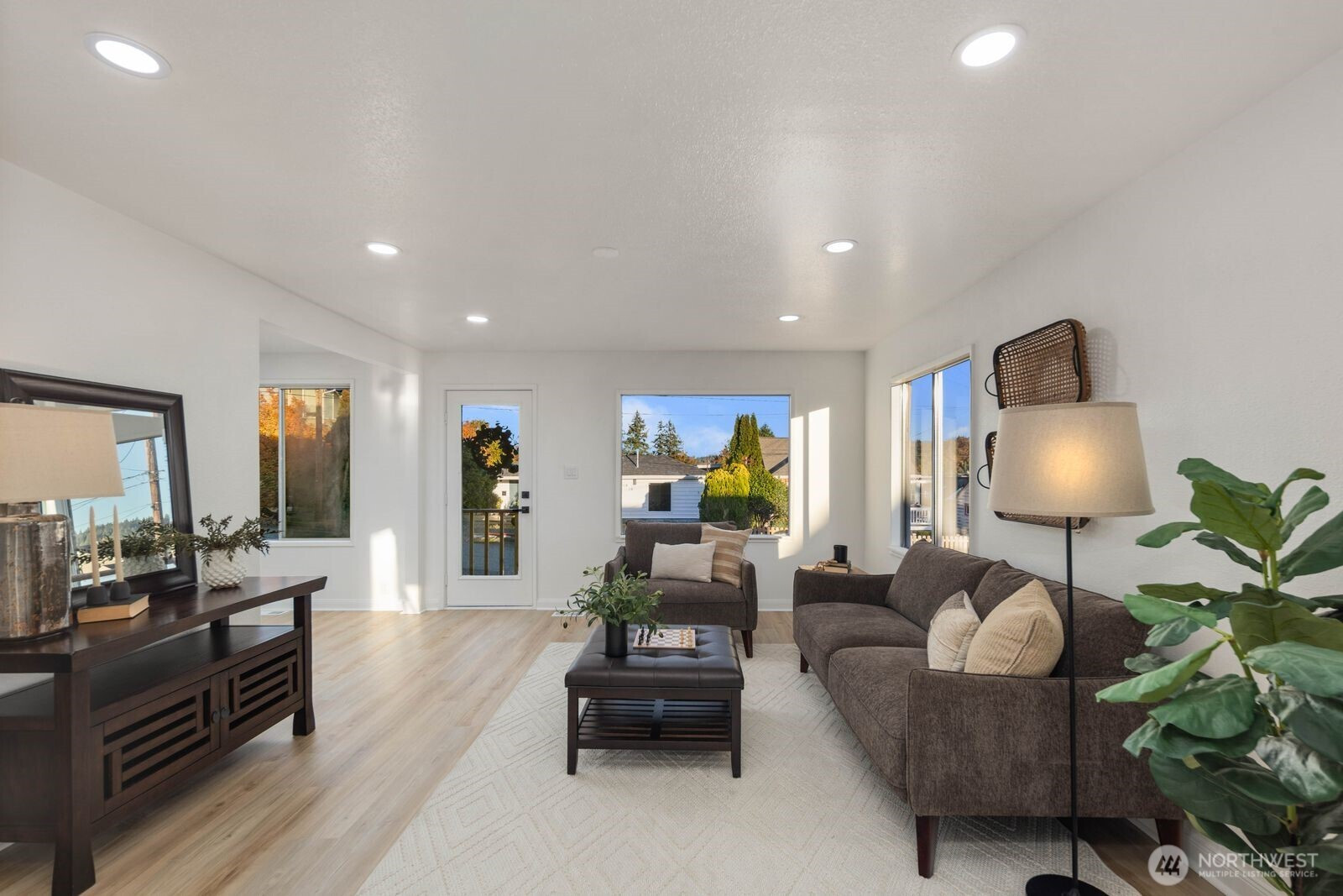 1011 Ironsides Avenue, Bremerton, WA 98310