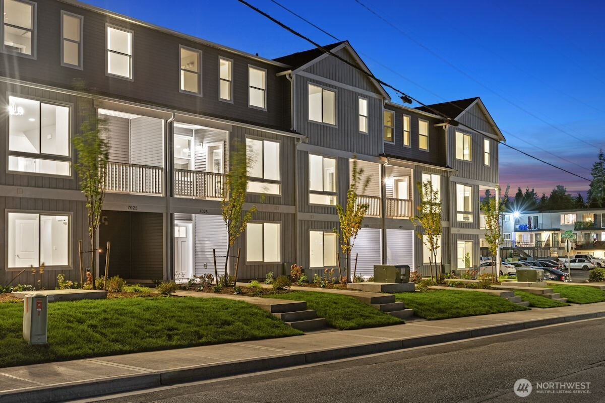 7025 Rainier Drive, Everett, WA 98203