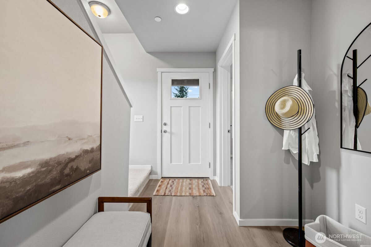 7025 Rainier Drive, Everett, WA 98203