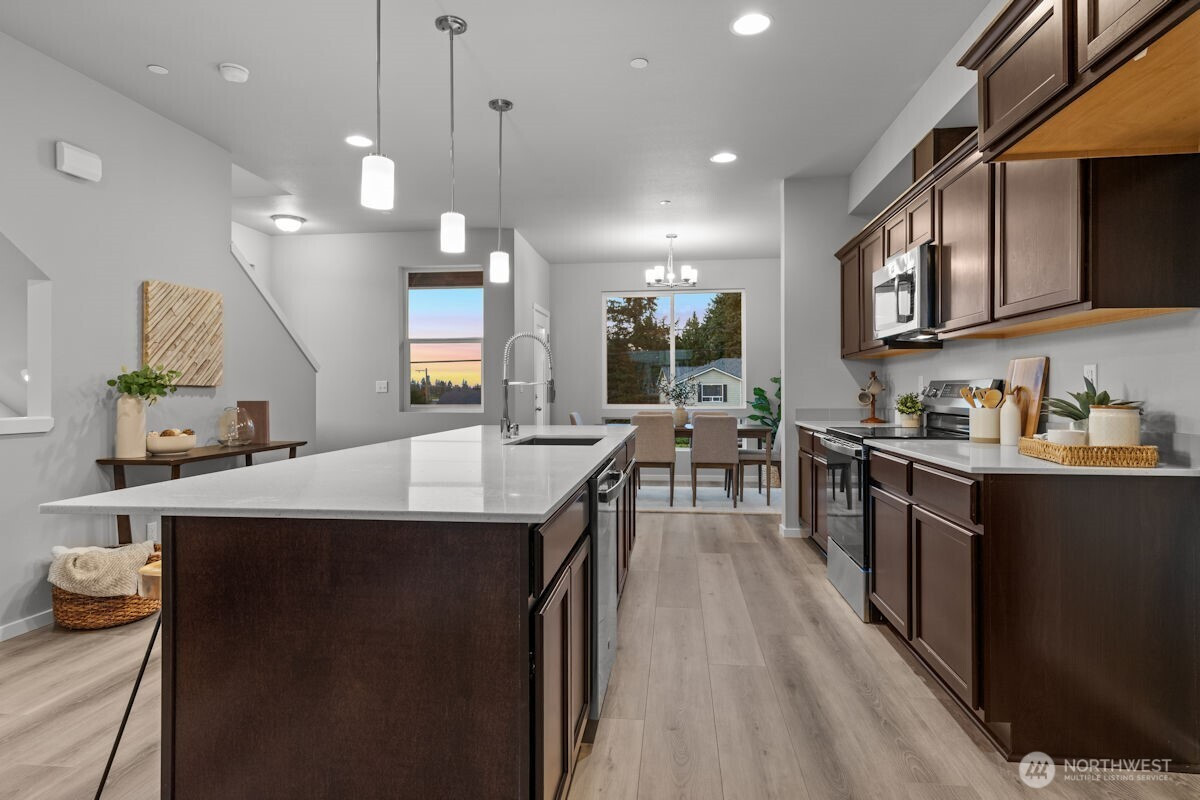 7025 Rainier Drive, Everett, WA 98203