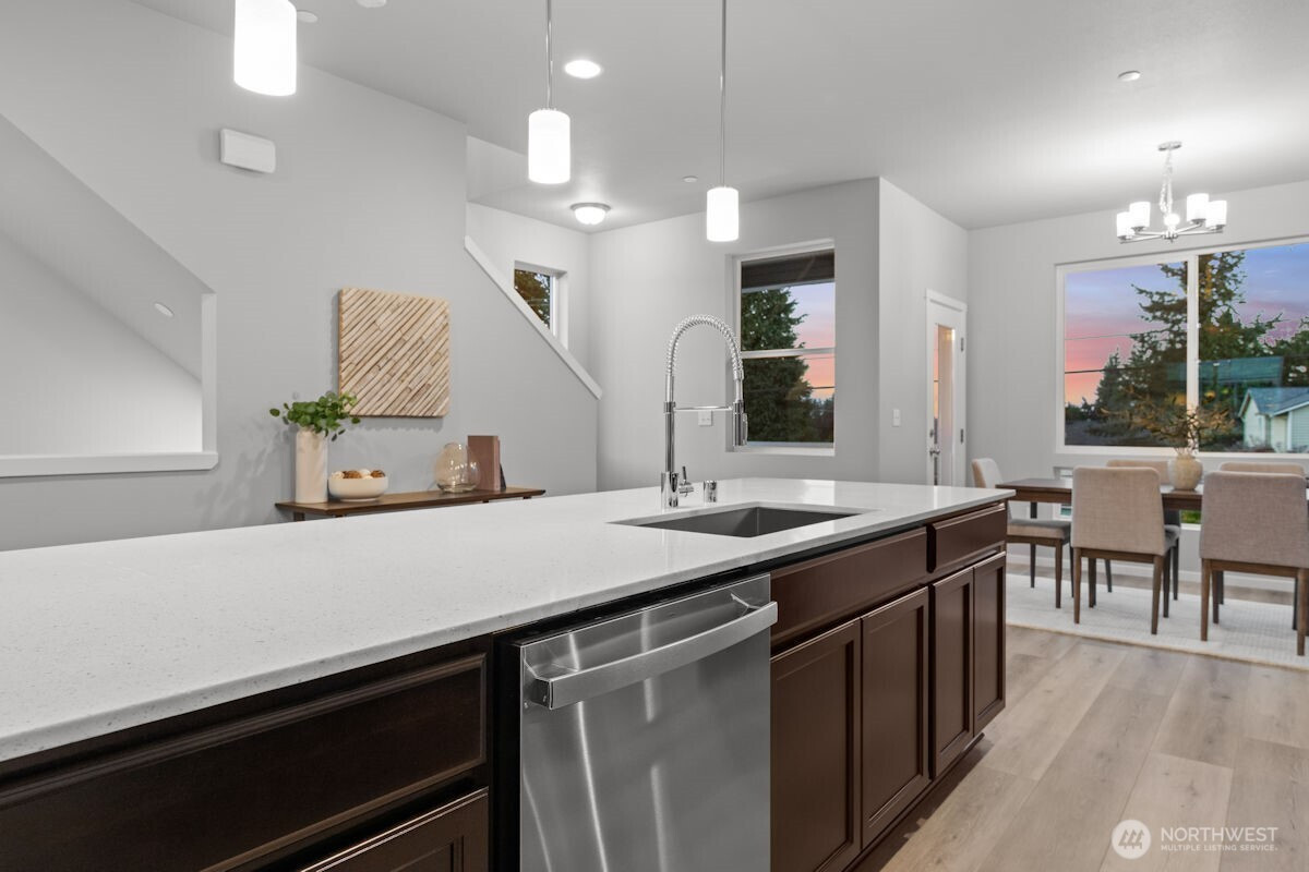 7025 Rainier Drive, Everett, WA 98203