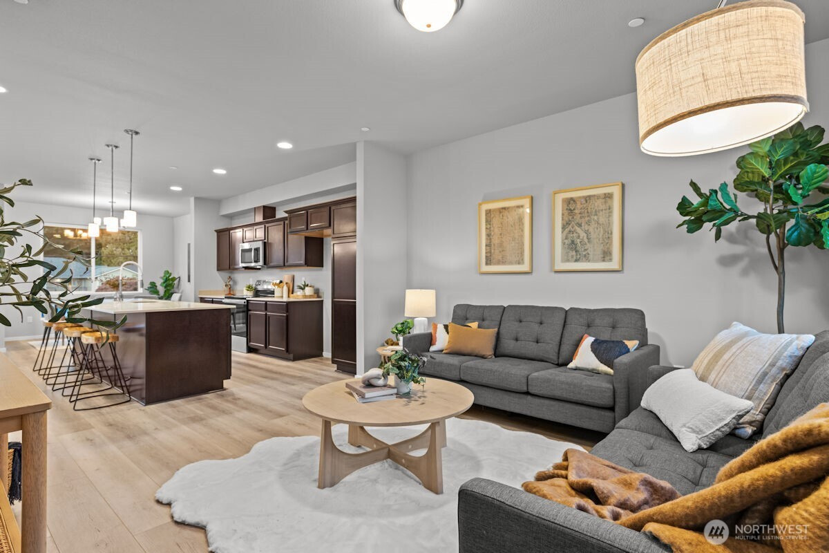 7025 Rainier Drive, Everett, WA 98203