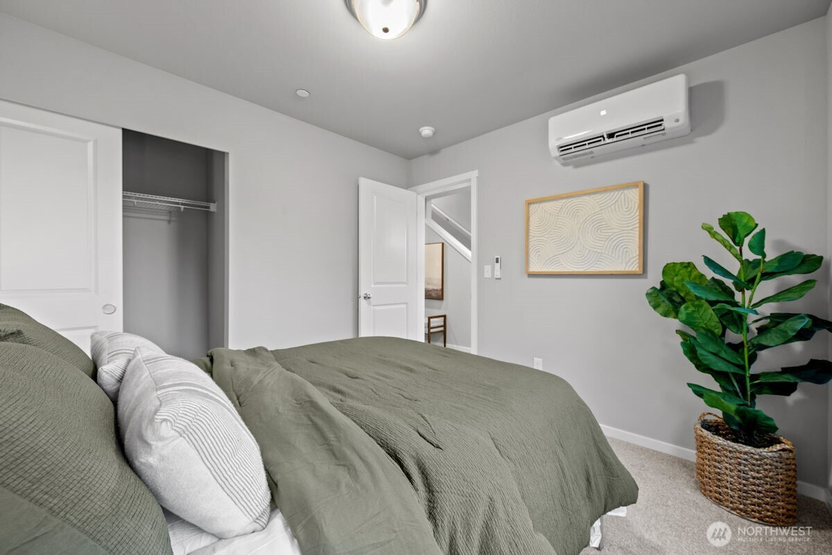 7025 Rainier Drive, Everett, WA 98203