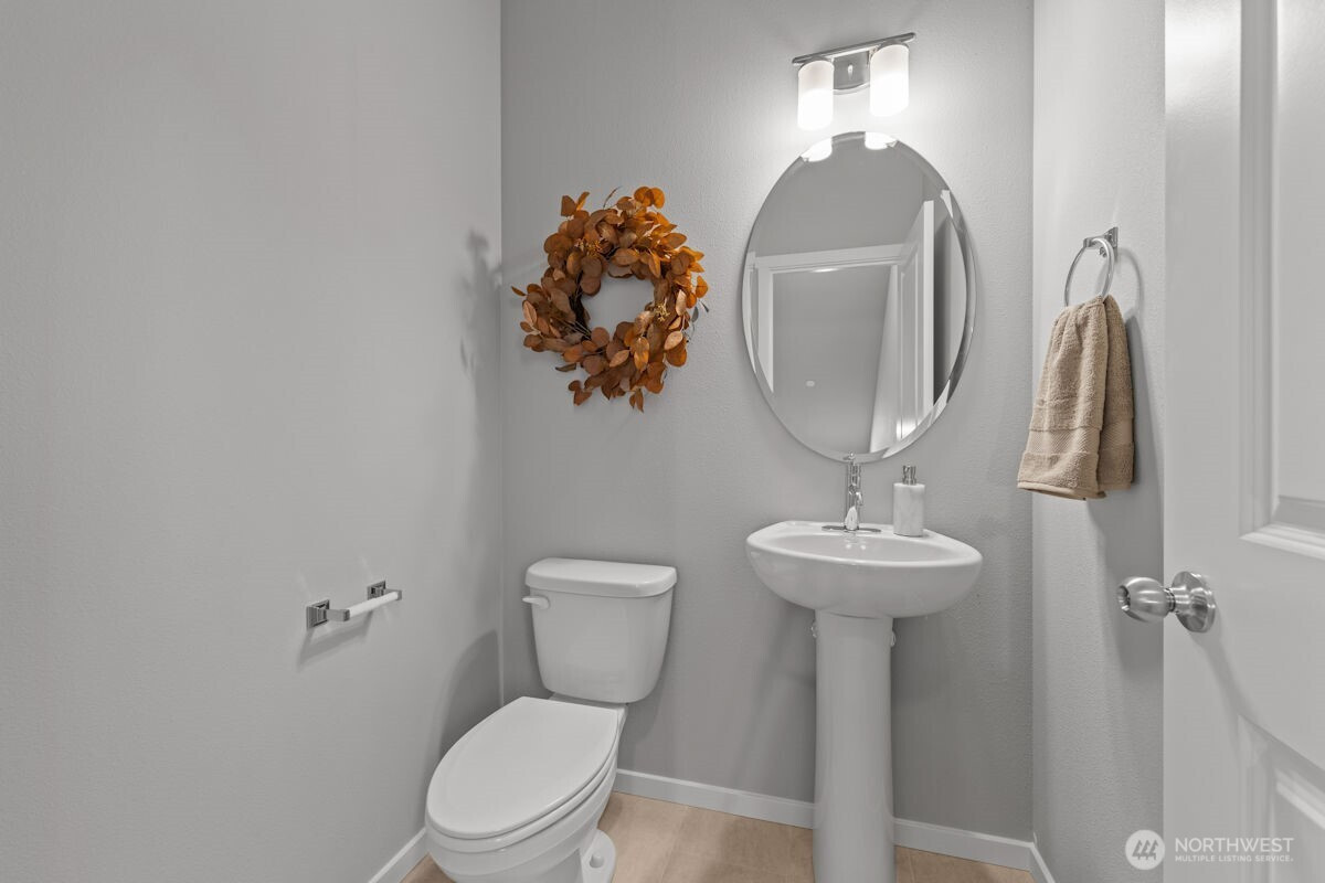 7025 Rainier Drive, Everett, WA 98203