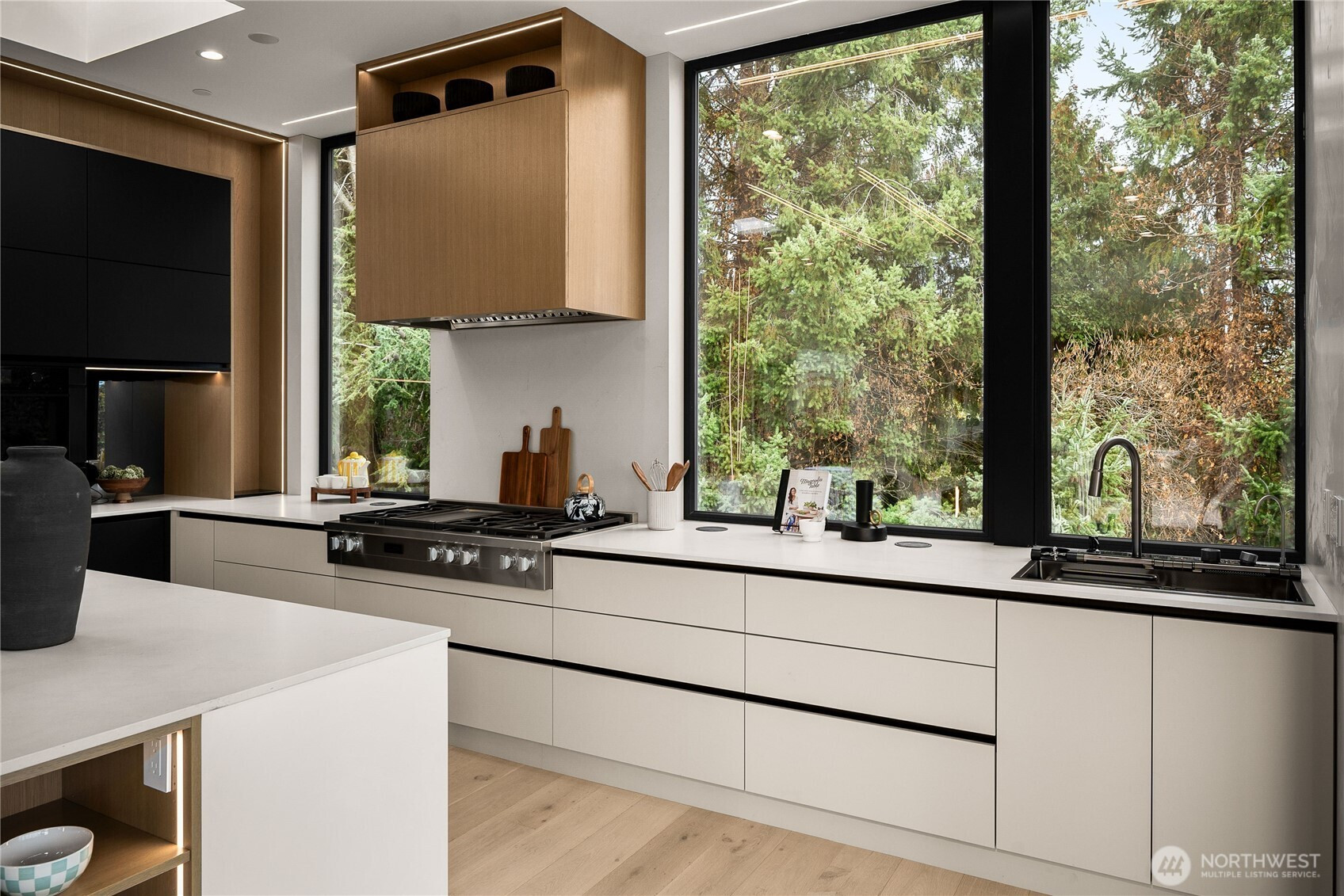 8933 NE 117th Place, Kirkland, WA 98034