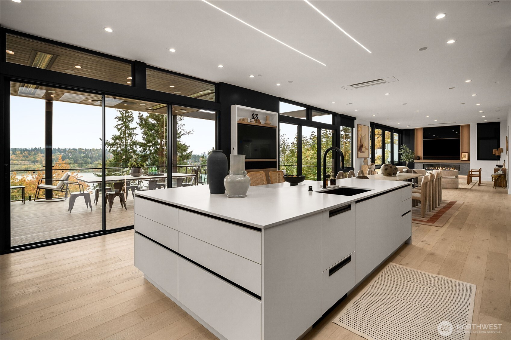 8933 NE 117th Place, Kirkland, WA 98034