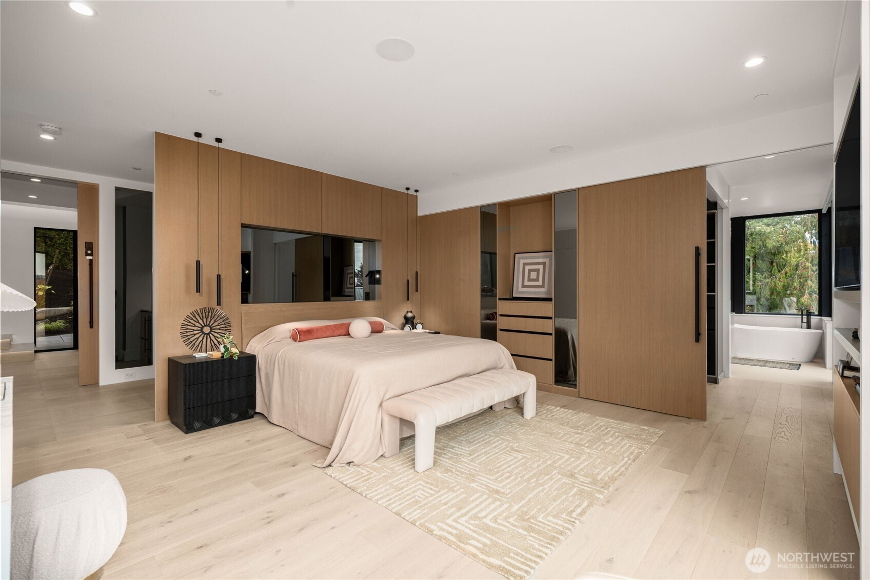 8933 NE 117th Place, Kirkland, WA 98034