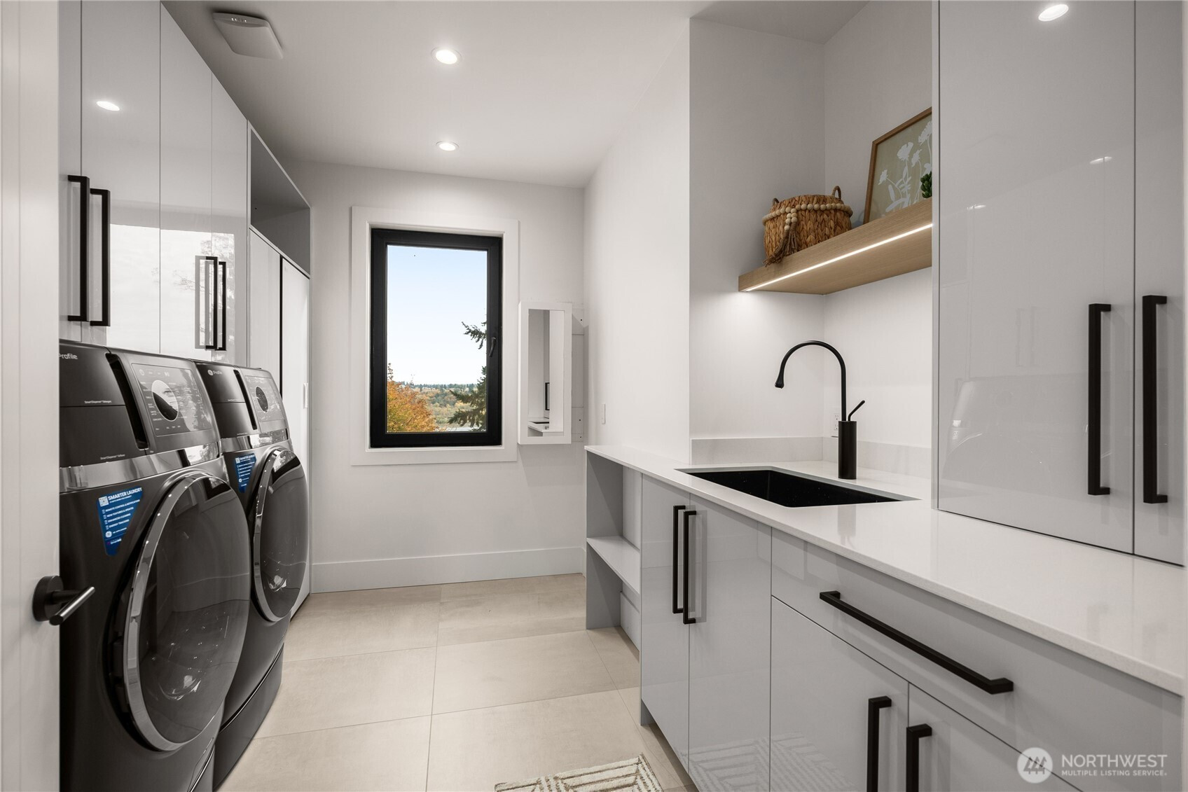 8933 NE 117th Place, Kirkland, WA 98034