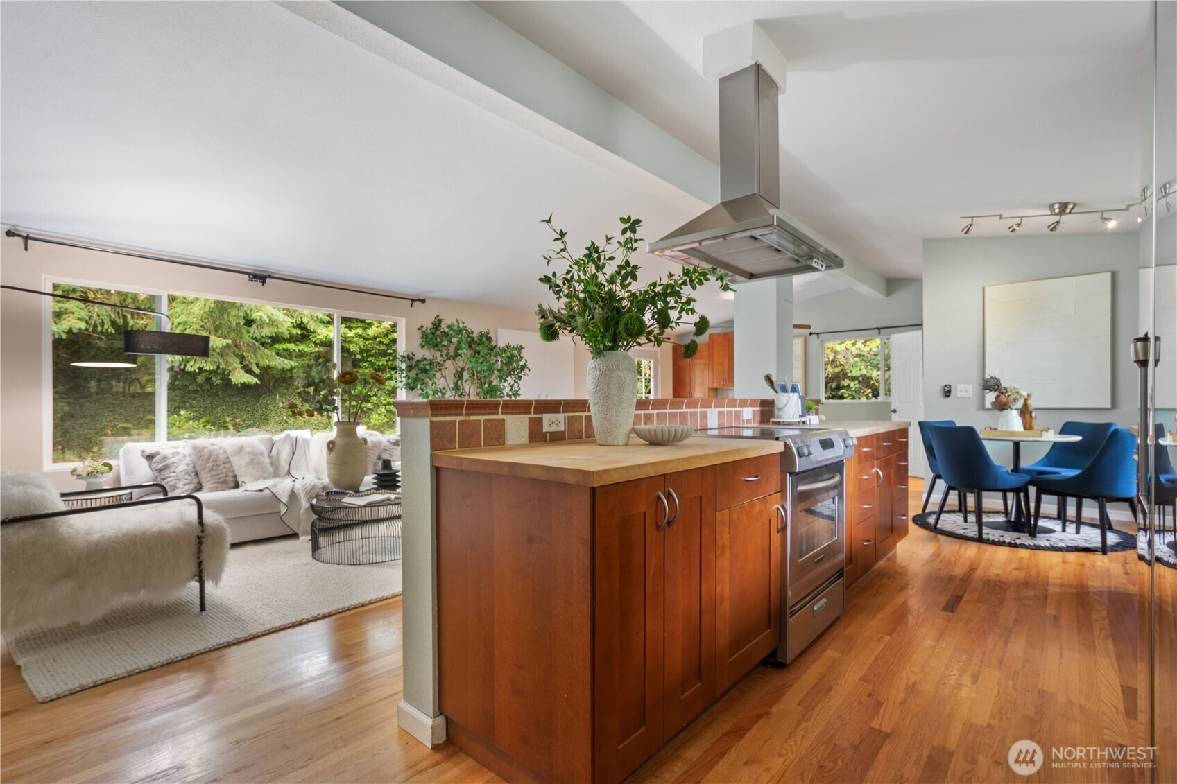 15641 SE 24th St, Bellevue, WA 98008