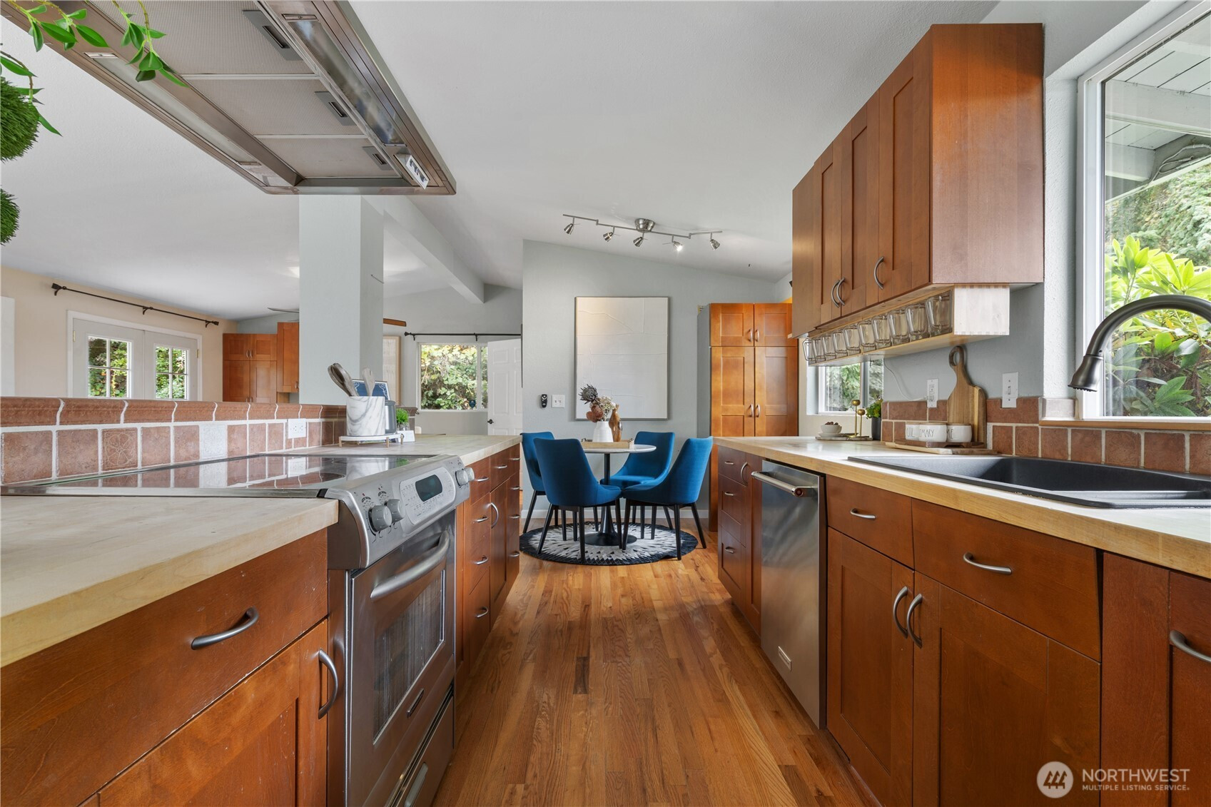 15641 SE 24th St, Bellevue, WA 98008