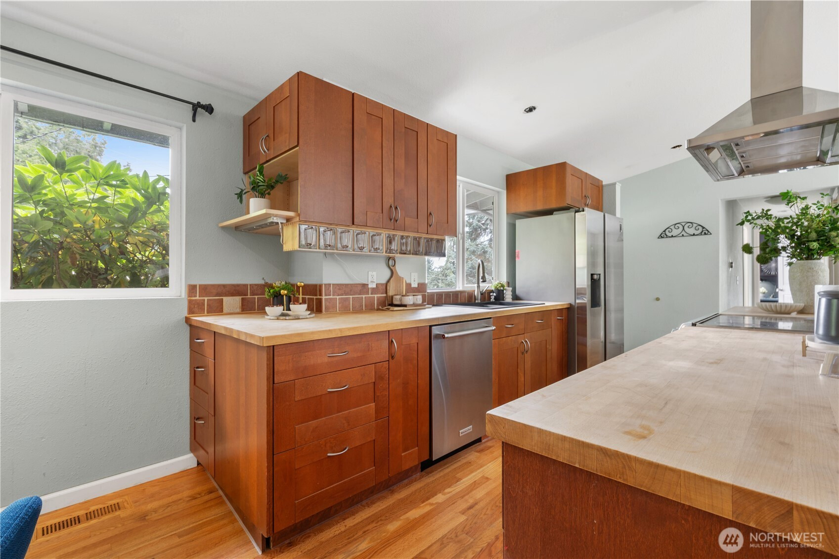 15641 SE 24th St, Bellevue, WA 98008