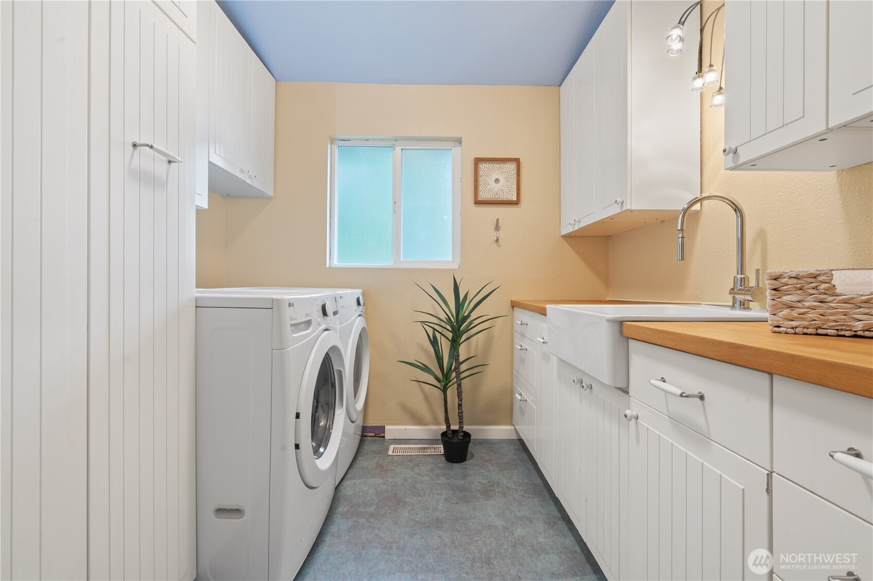 15641 SE 24th St, Bellevue, WA 98008