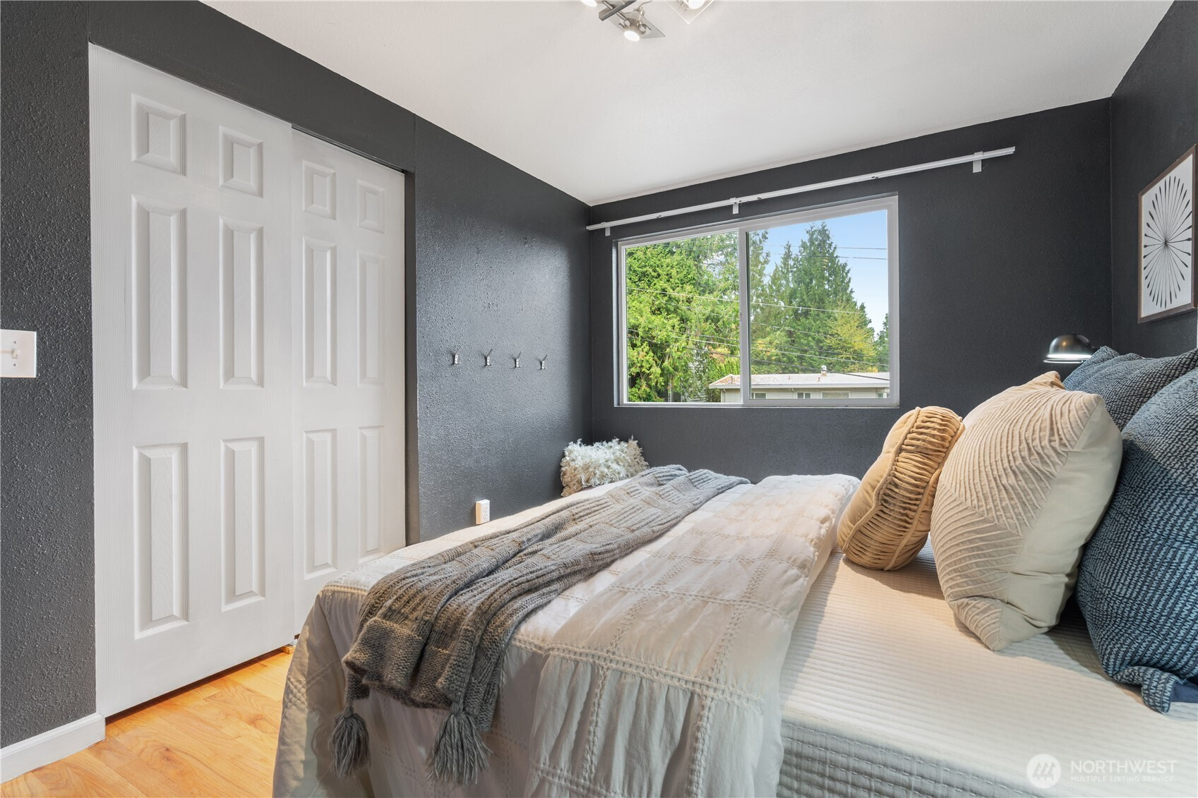 15641 SE 24th St, Bellevue, WA 98008