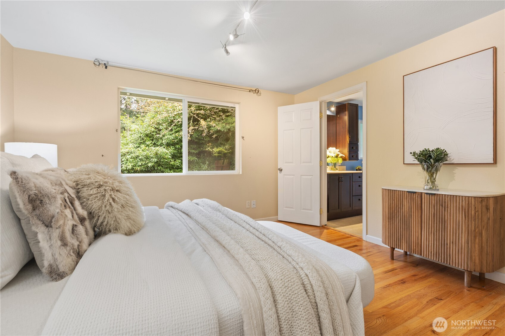 15641 SE 24th St, Bellevue, WA 98008