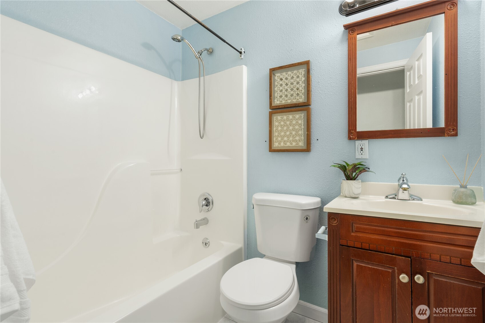 15641 SE 24th St, Bellevue, WA 98008