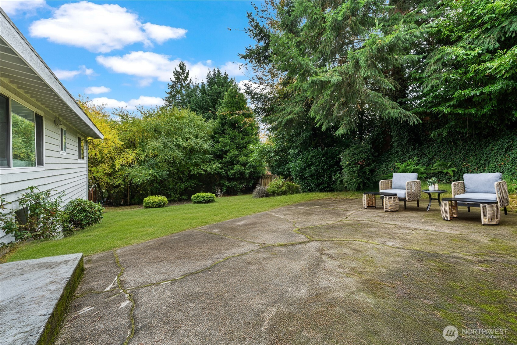 15641 SE 24th St, Bellevue, WA 98008