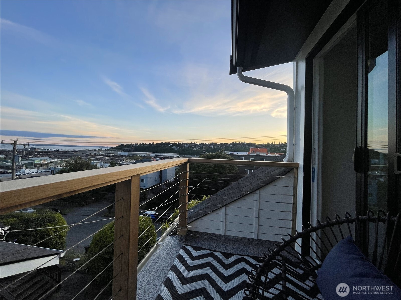 2220 14th Avenue W, Seattle, WA 98119