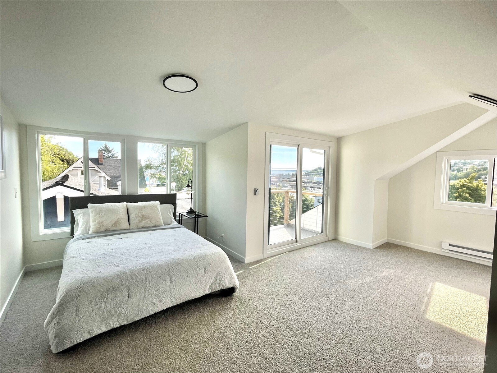 2220 14th Avenue W, Seattle, WA 98119