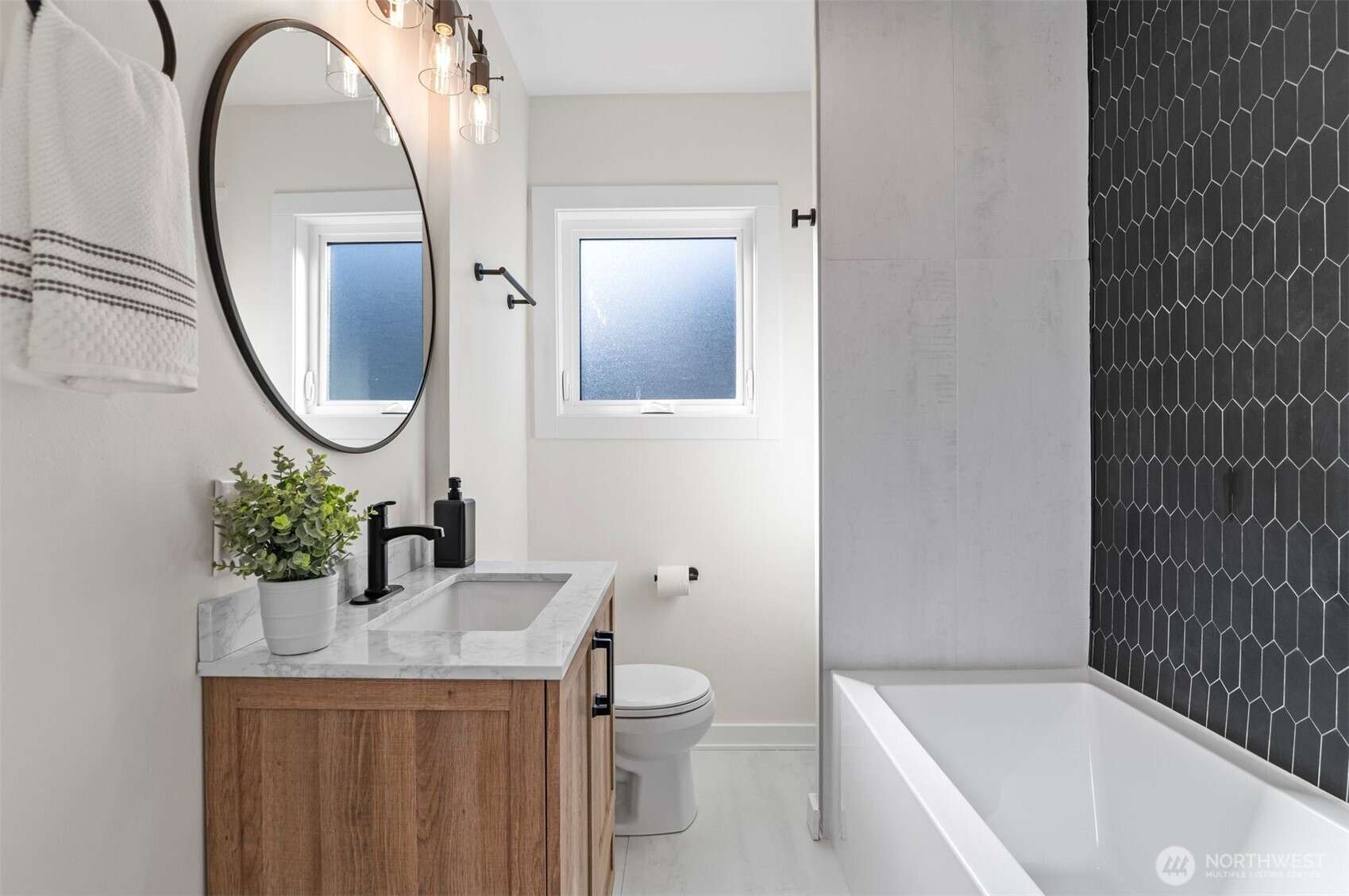 2220 14th Avenue W, Seattle, WA 98119