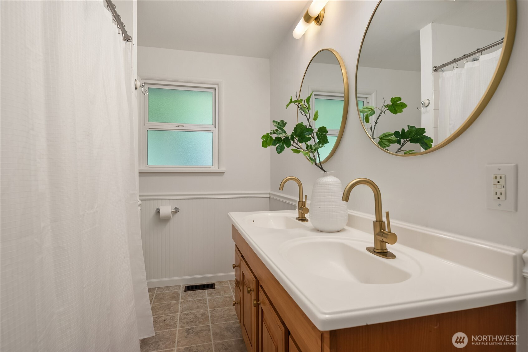 11346 Bartlett Avenue NE, Seattle, WA 98125