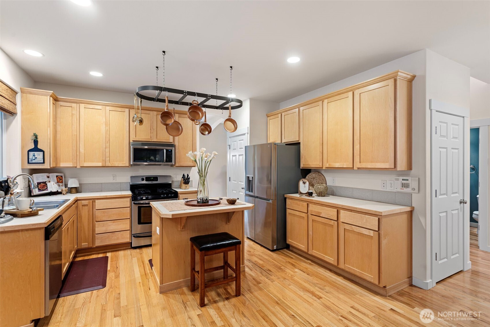 1233 160th Street SW, Lynnwood, WA 98087