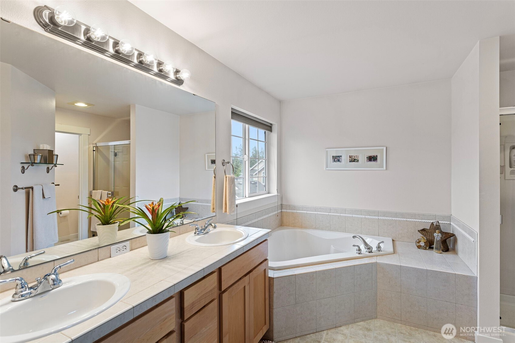 1233 160th Street SW, Lynnwood, WA 98087