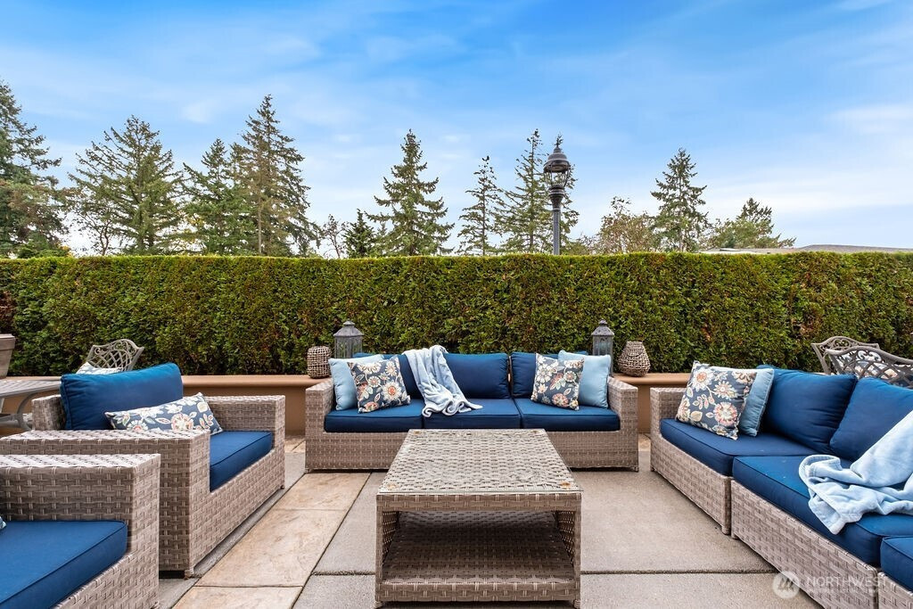 7404 117th Place SE, Newcastle, WA 98056