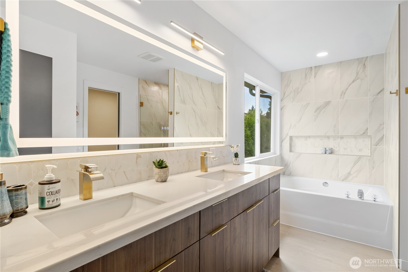 19718 76th Avenue W, Lynnwood, WA 98036