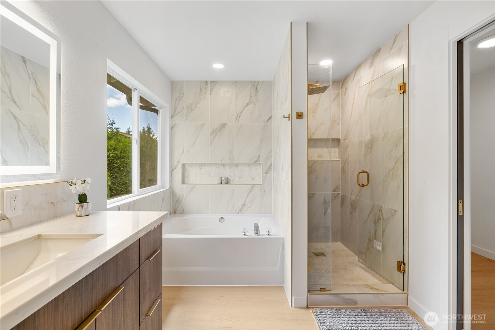 19718 76th Avenue W, Lynnwood, WA 98036