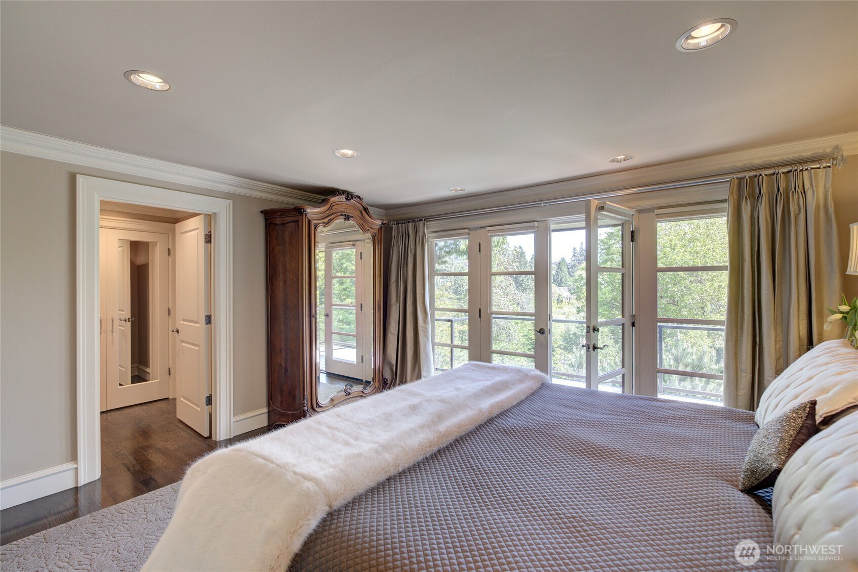 914 88th Avenue NE, Medina, WA 98039