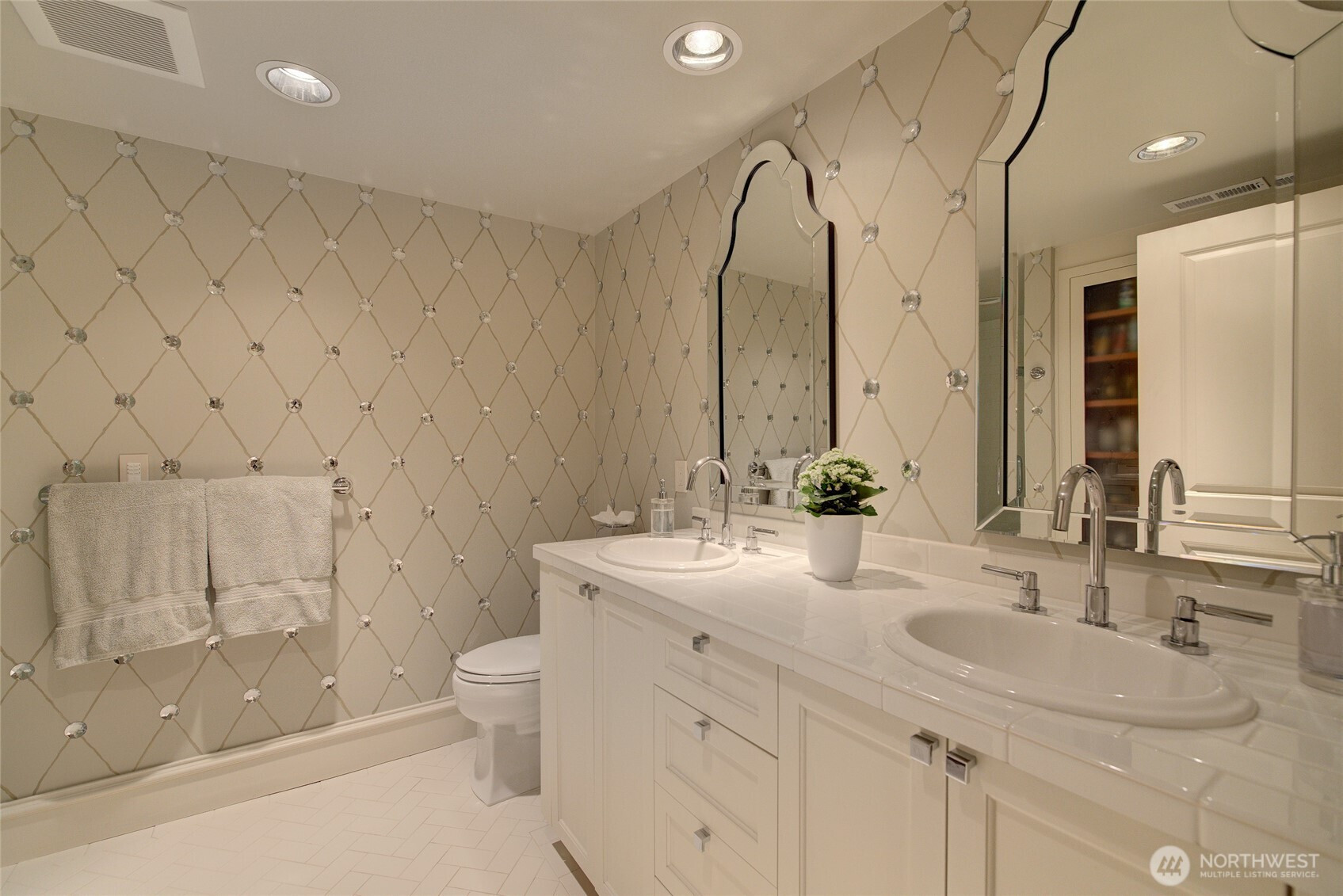 914 88th Avenue NE, Medina, WA 98039