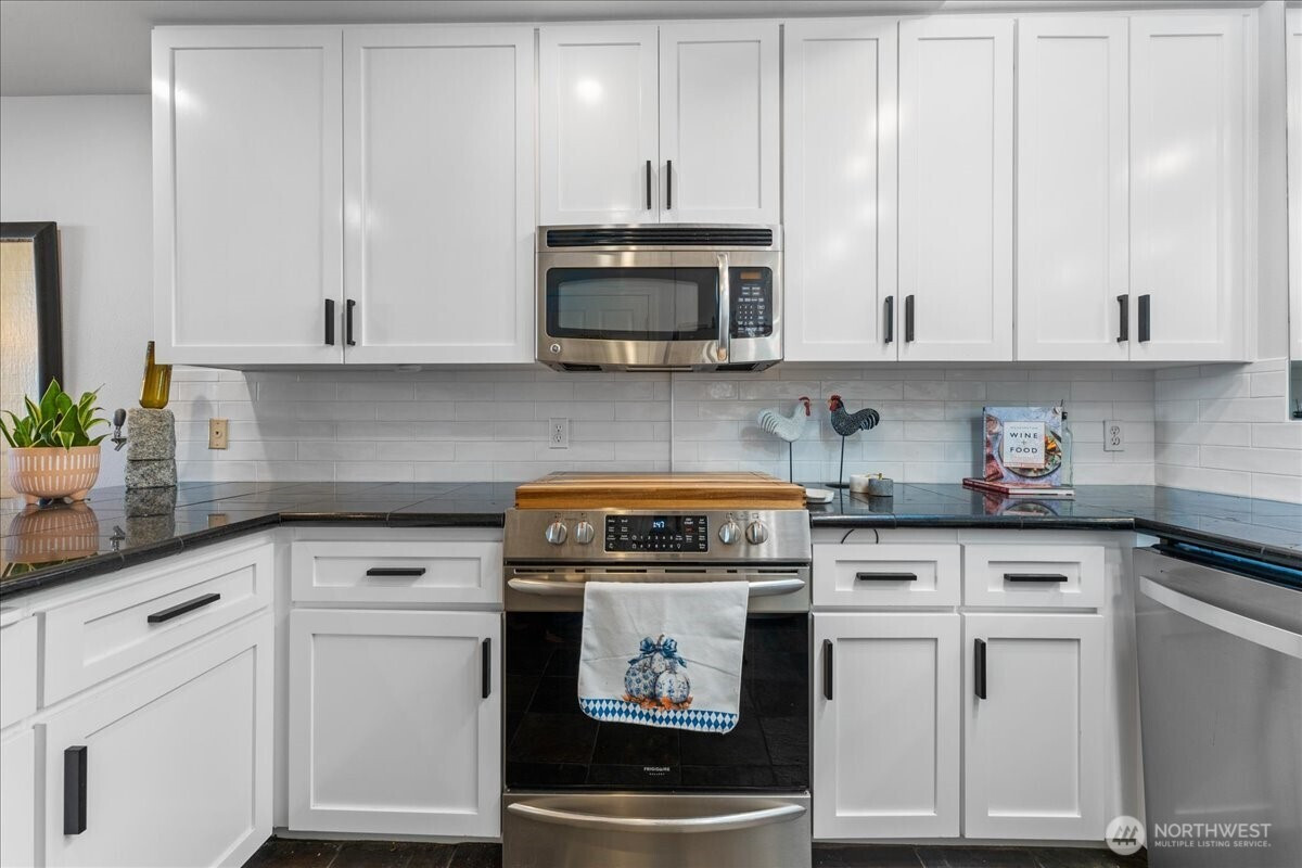 11415 S Lakeshore Road, Chelan, WA 98816