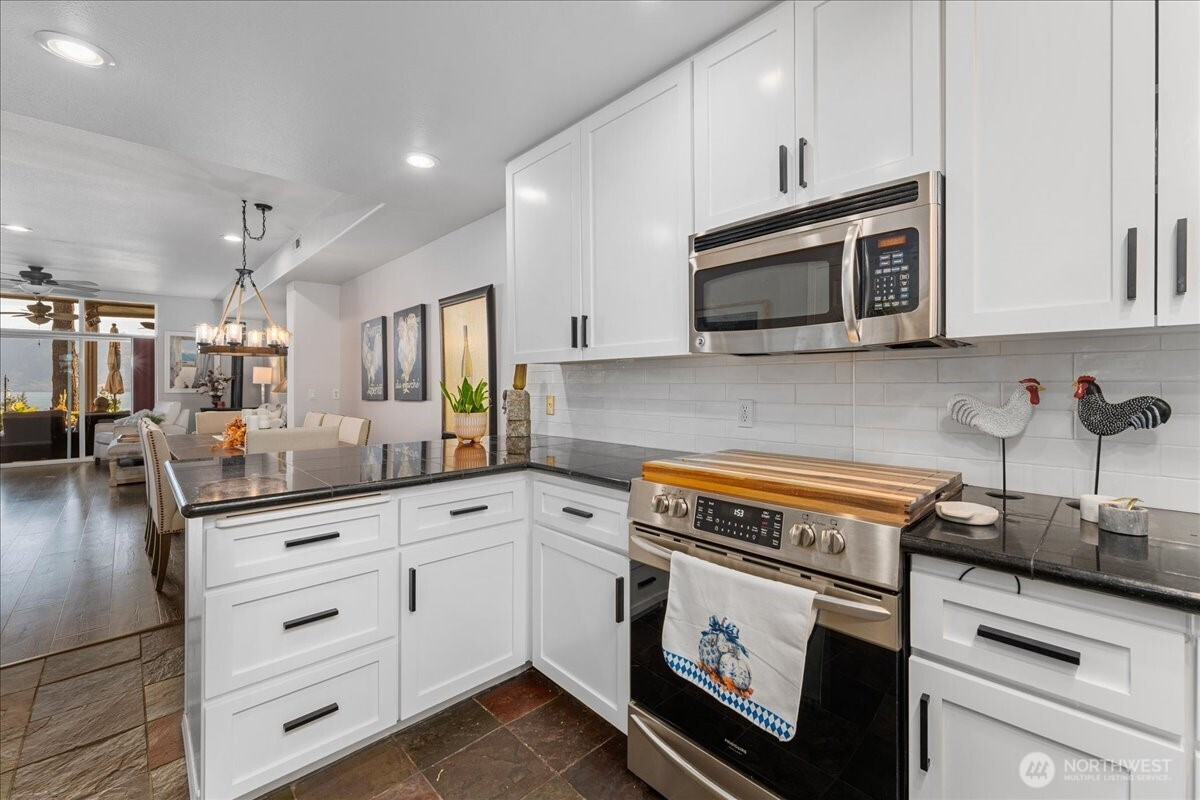 11415 S Lakeshore Road, Chelan, WA 98816