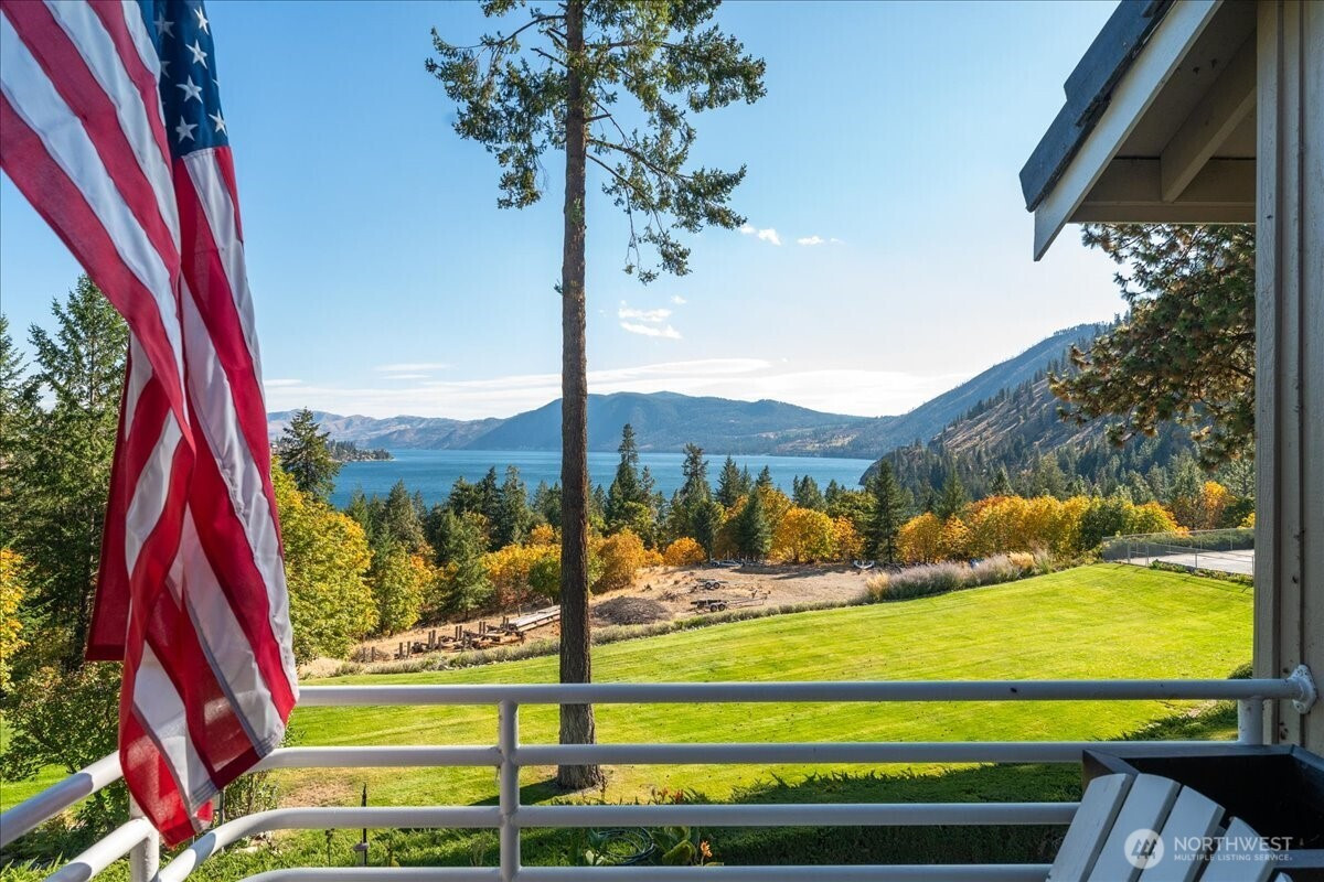 11415 S Lakeshore Road, Chelan, WA 98816