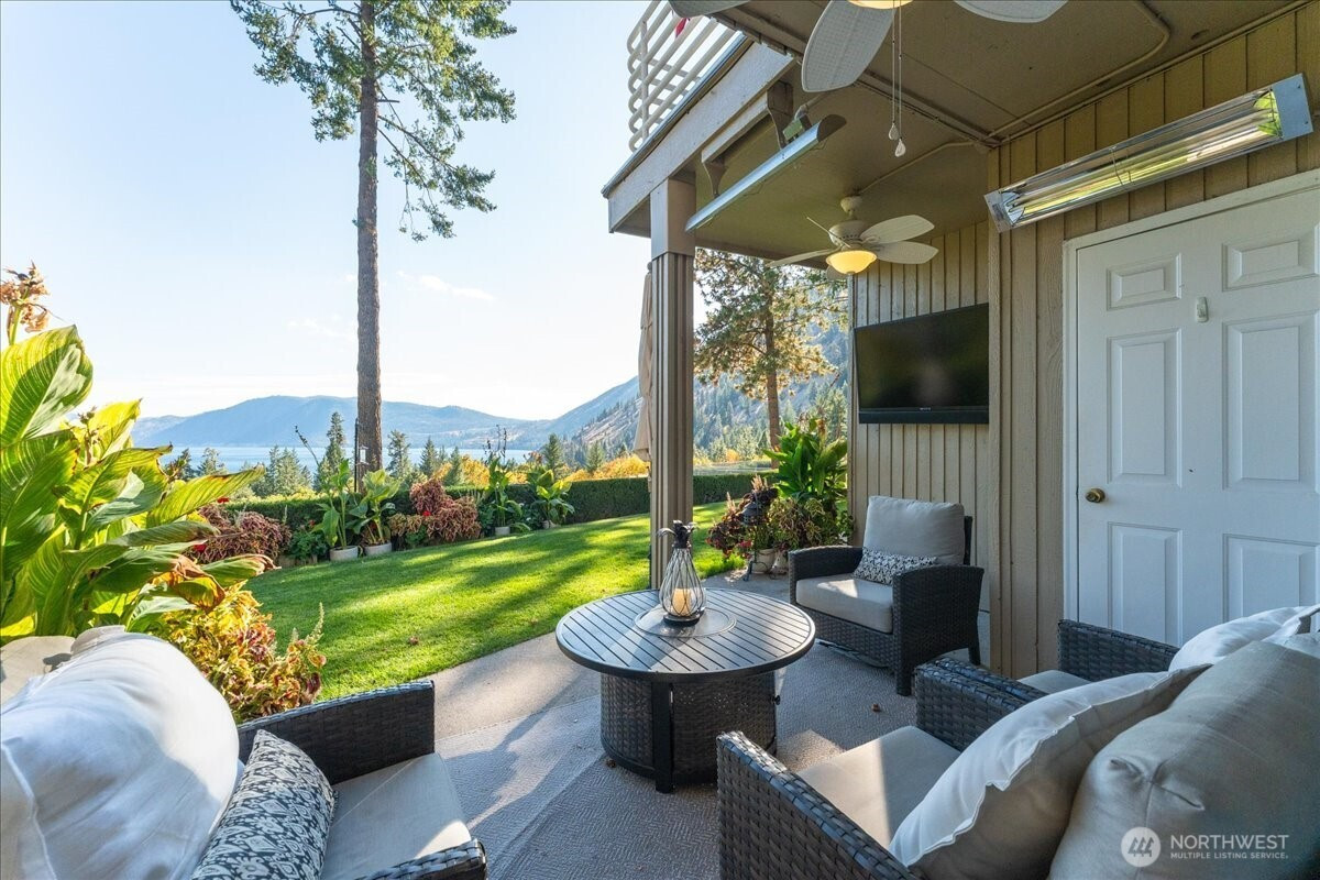 11415 S Lakeshore Road, Chelan, WA 98816