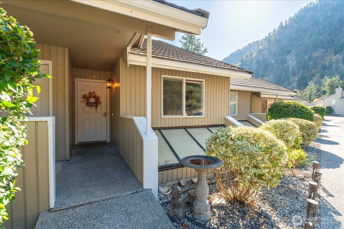 11415 S Lakeshore Road, Chelan, WA 98816