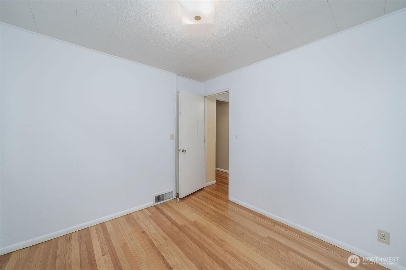 9119 17th Avenue NE, Seattle, WA 98115