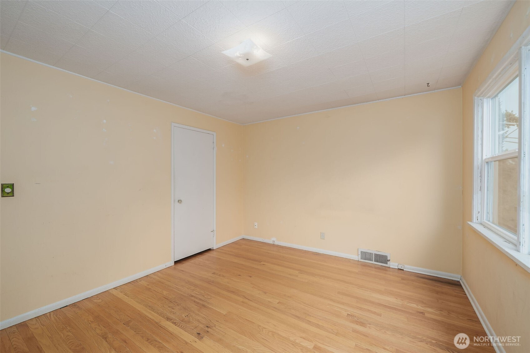 9119 17th Avenue NE, Seattle, WA 98115