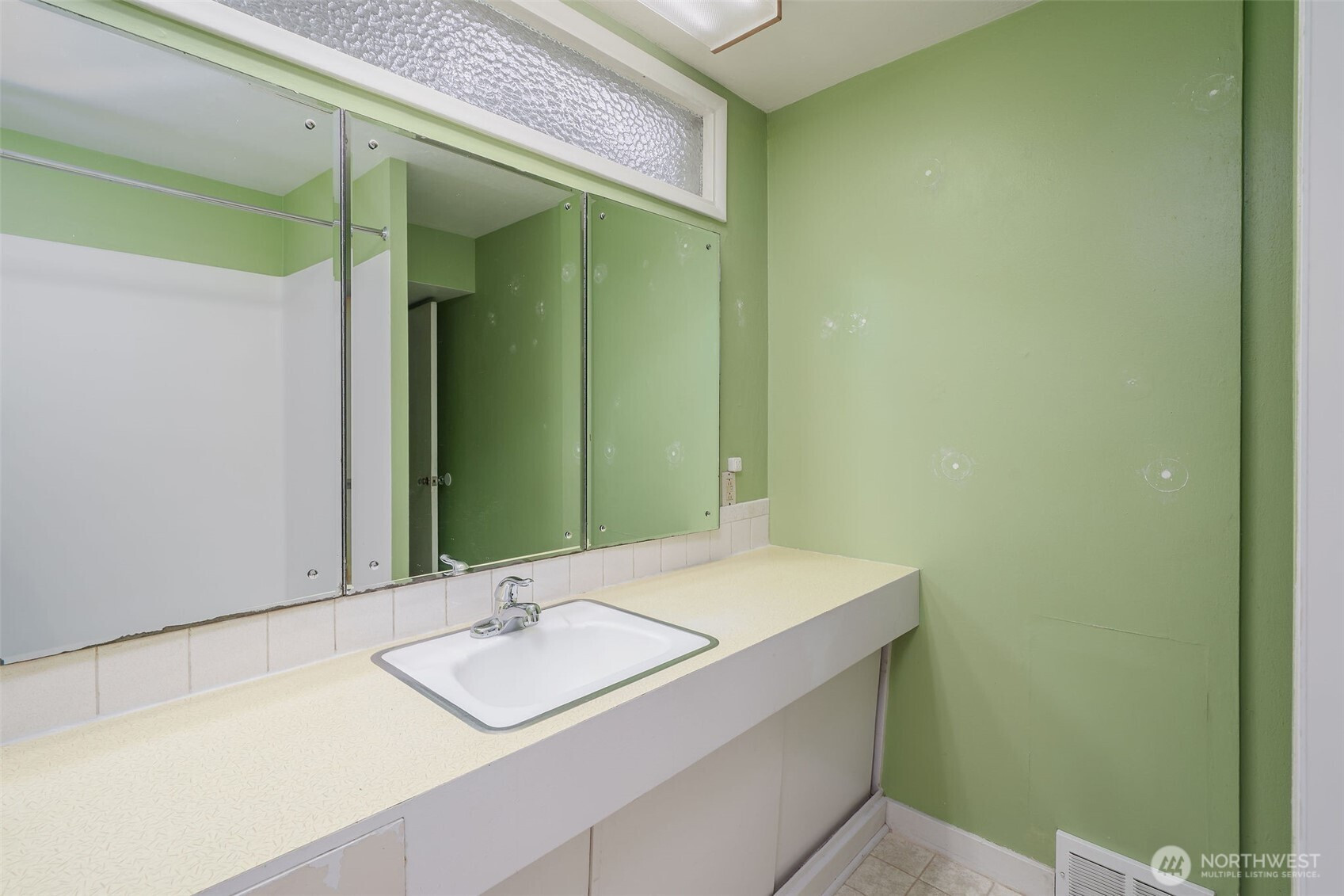 9119 17th Avenue NE, Seattle, WA 98115