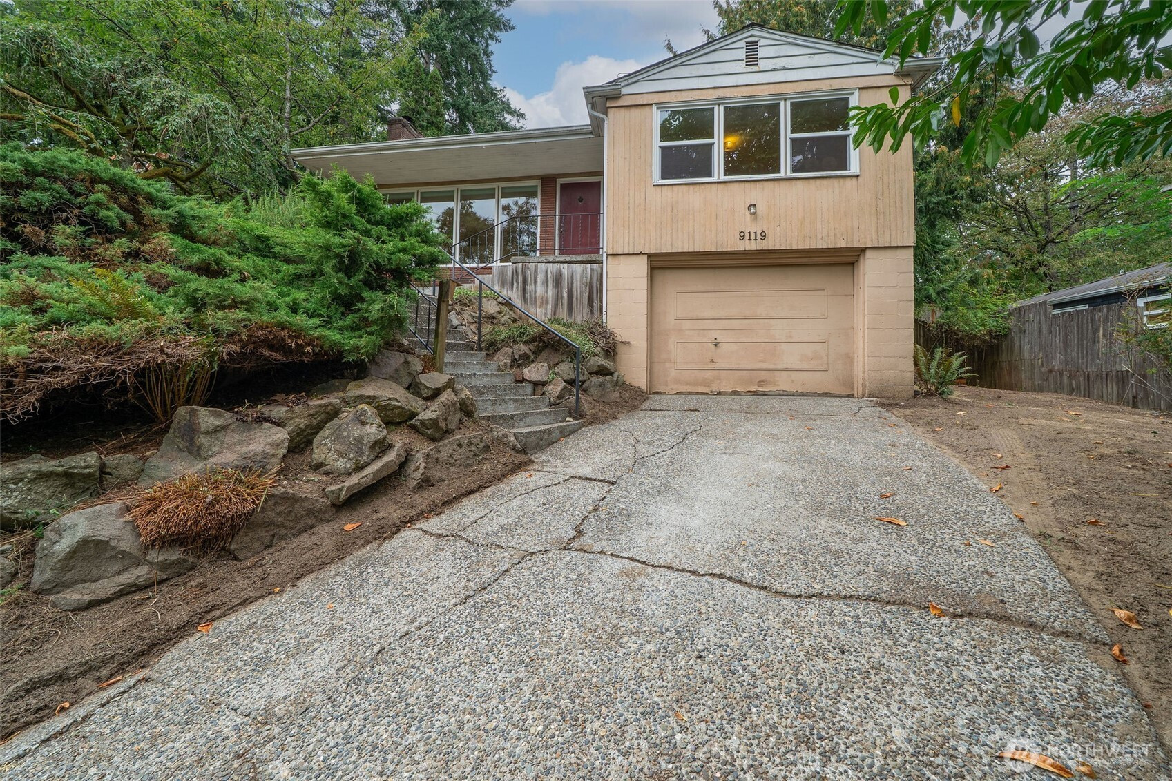 9119 17th Avenue NE, Seattle, WA 98115